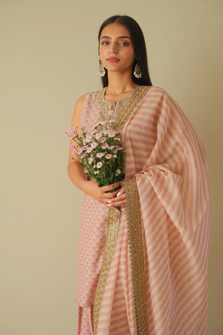 SLEEVELESS ANARGUL KURTA