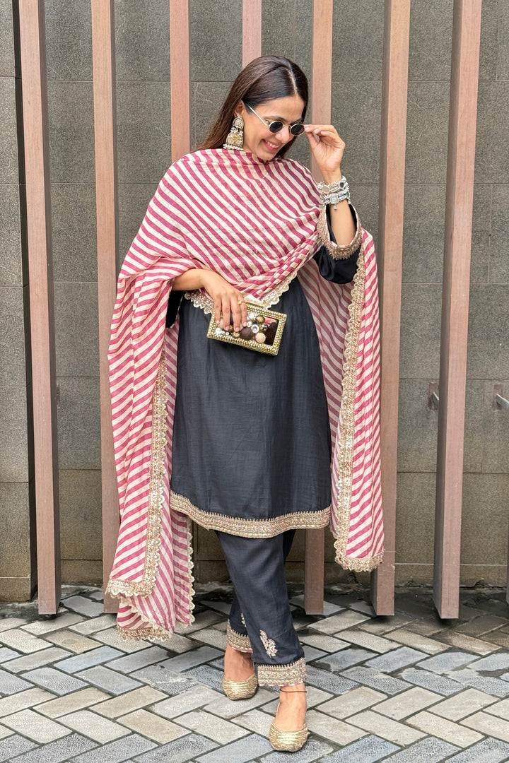 Woman in traditional outfit standing on a staircase